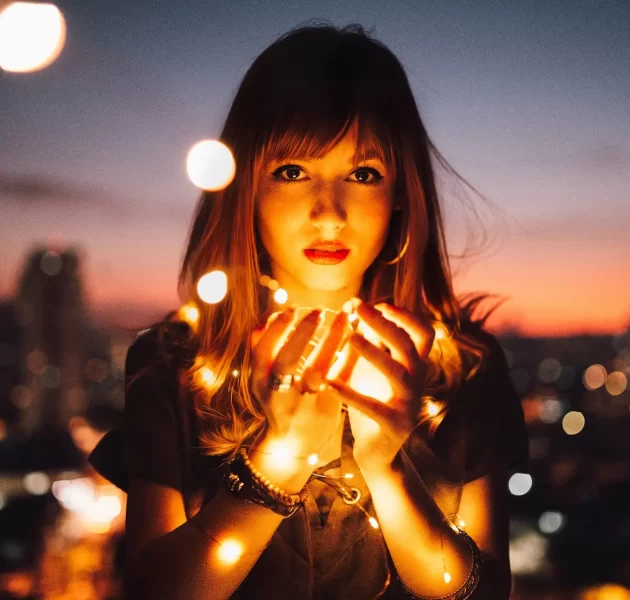 16-min The girl with Light